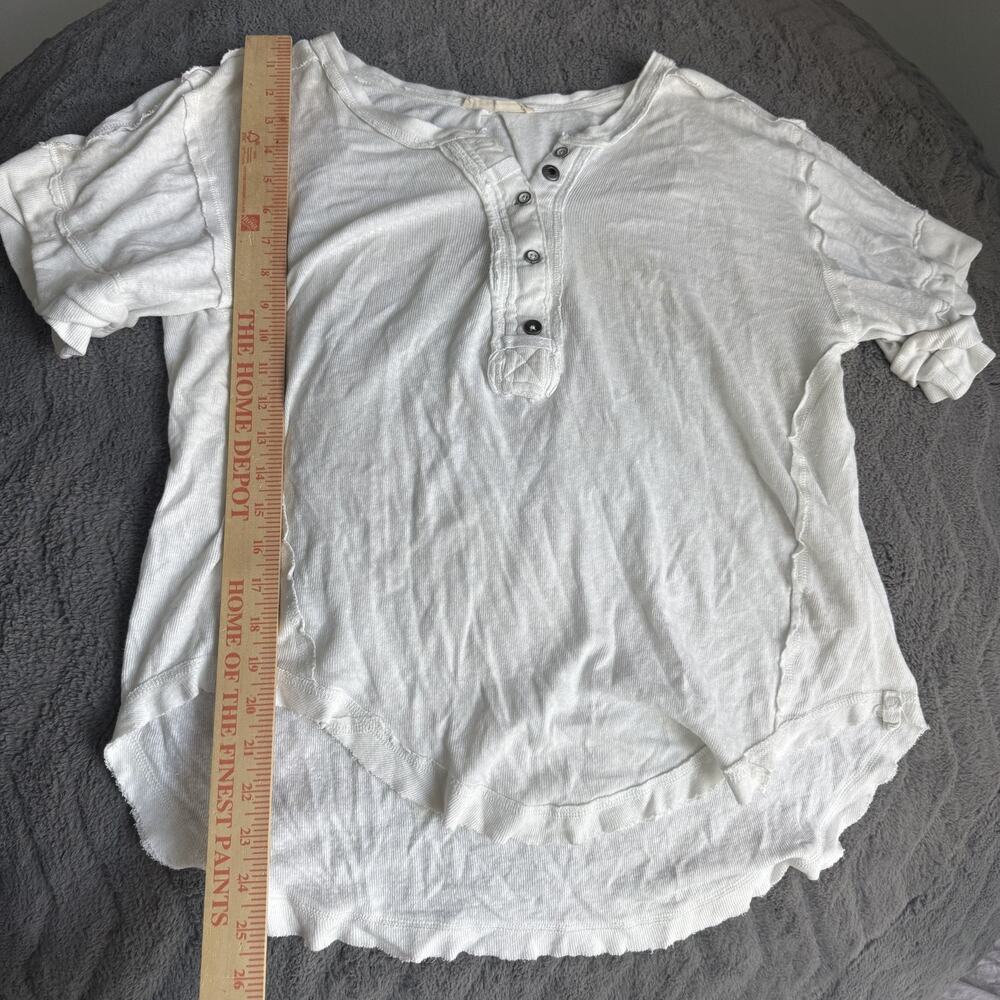 We The Free Women’s Henley Top White Short Sleeve Raw Hem Boho Small - Picture 4 of 9